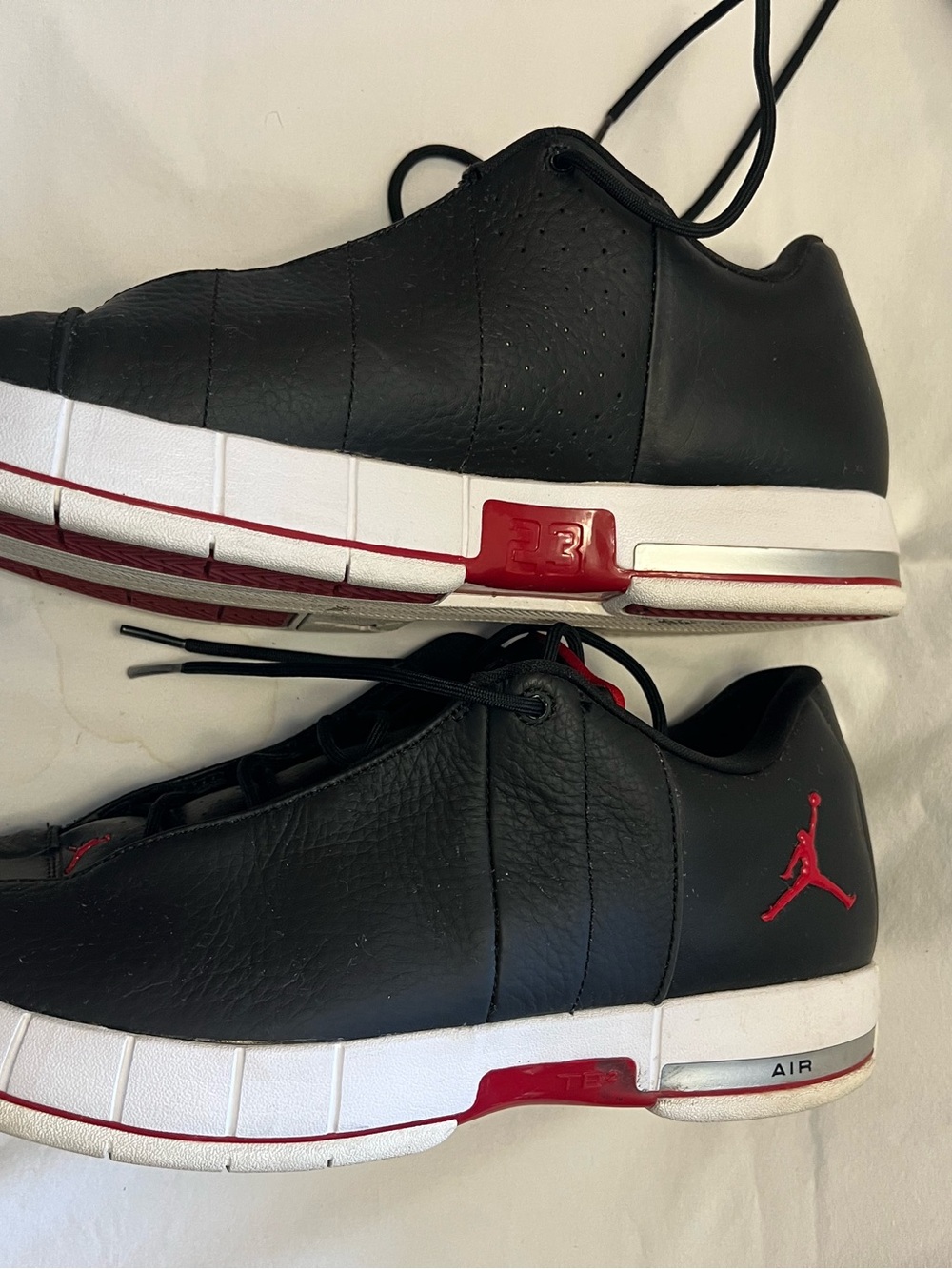 Nike Black and Red Low-Top Men’s Sneakers